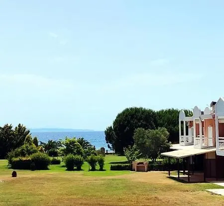 בית נופש Sithon - Seafront House